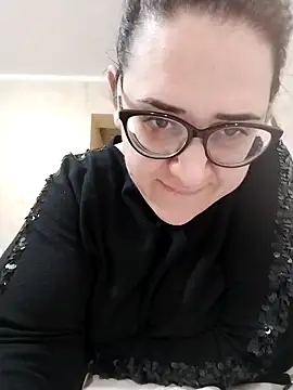 Dolcecurvy online show from March 31, 2:06 pm