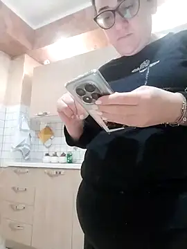 Dolcecurvy online show from April 1, 1:23 pm