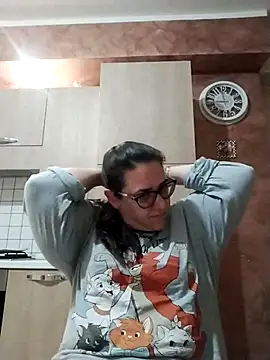 Dolcecurvy online show from April 5, 9:45 pm