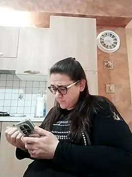 Dolcecurvy online show from April 10, 2:44 pm