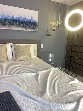 Ashly hills online show from May 7, 3:23 am