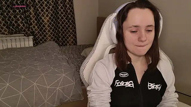 Luna Loveee online show from February 1, 3:49 am