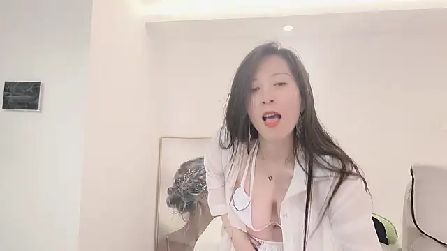 Snapshot of Dazzlebean chatting on April 5, 1:03 am Dazzlebean online show from April 5, 1:03 am