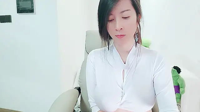 Snapshot of Dazzlebean chatting on April 16, 1:17 am Dazzlebean online show from April 16, 1:17 am