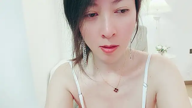 Snapshot of Dazzlebean chatting on April 17, 4:37 am Dazzlebean online show from April 17, 4:37 am