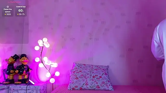 innocenthazel online show from April 17, 2:58 am