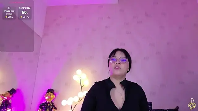 innocenthazel online show from May 27, 2:52 am