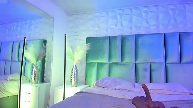 Selene bennet online show from April 15, 3:35 am