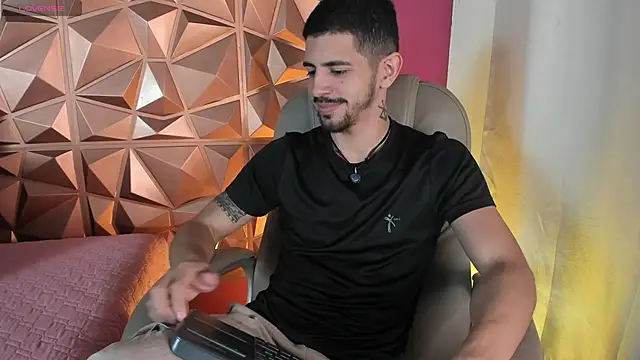 AlejandroStormm online show from April 8, 4:01 am