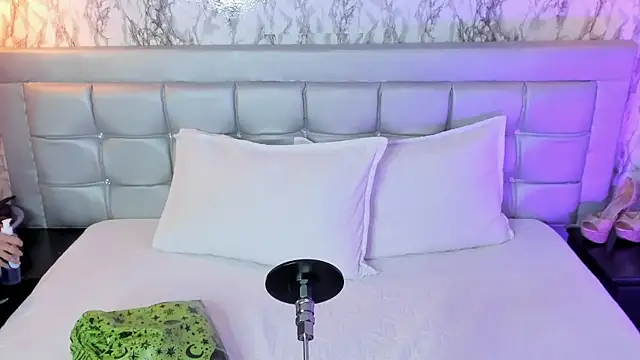 Snapshot of MELODYY_SWEET chatting on February 21, 12:06 pm MELODYY SWEET online show from February 21, 12:06 pm