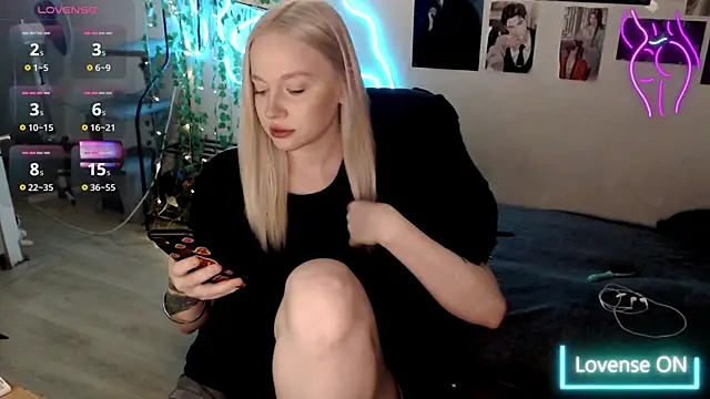 Snapshot of lissallor_ chatting on March 21, 1:23 pm lissallor  online show from March 21, 1:23 pm