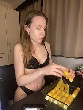 Snapshot of KhaleesisSecrets chatting on March 10, 11:27 pm KhaleesisSecrets online show from March 10, 11:27 pm