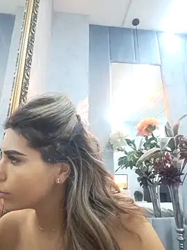Snapshot of Bella_Posh chatting on October 21, 4:35 am Bella Posh online show from October 21, 4:35 am