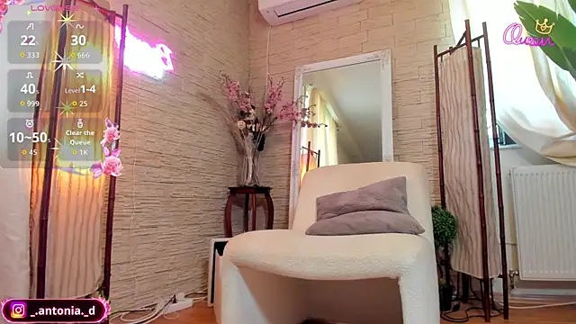 Snapshot of Bella_Posh chatting on June 27, 12:22 pm Bella Posh online show from June 27, 12:22 pm