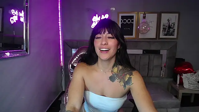 Snapshot of Isabella_Collen_v chatting on February 27, 6:42 pm Isabella Collen v online show from February 27, 6:42 pm