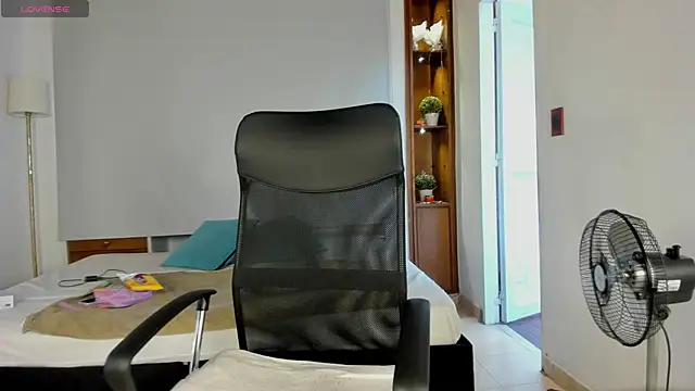 Snapshot of Ivaannaa_ chatting on February 23, 11:55 am Ivaannaa online show from February 23, 11:55 am