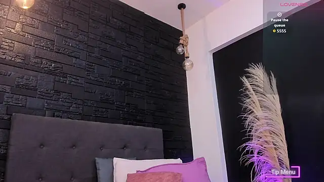 Maite Smith  online show from October 11, 12:15 pm