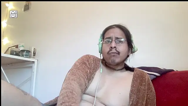Snapshot of erikcrack05 chatting on March 18, 9:32 pm erikcrack05 online show from March 18, 9:32 pm
