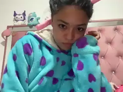 Snapshot of hellokitty__valery chatting on February 27, 2:21 am hellokitty  valery online show from February 27, 2:21 am