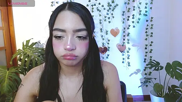 Snapshot of hellokitty__valery chatting on April 28, 2:27 am hellokitty valery online show from April 28, 2:27 am