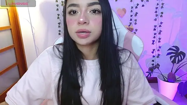 Snapshot of hellokitty__valery chatting on June 19, 4:06 am hellokitty valery online show from June 19, 4:06 am