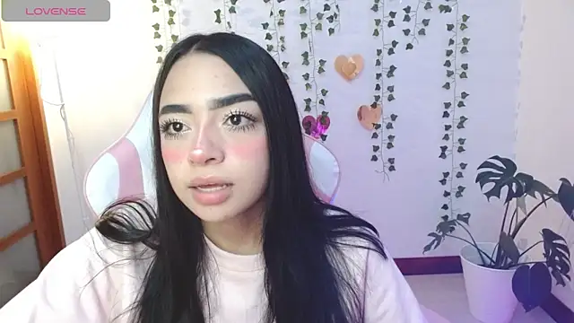 Snapshot of hellokitty__valery chatting on June 30, 1:50 am hellokitty valery online show from June 30, 1:50 am