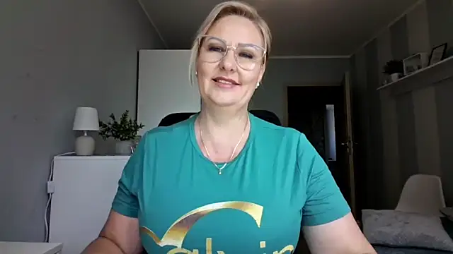 Snapshot of DianaLive chatting on July 14, 10:21 am DianaLive online show from July 14, 10:21 am