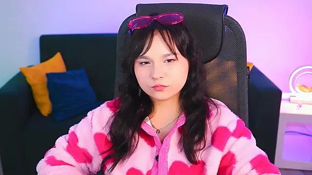 Snapshot of HanaWise chatting on February 24, 11:10 am HanaWise online show from February 24, 11:10 am