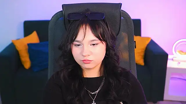 Snapshot of HanaWise chatting on February 25, 11:30 am HanaWise online show from February 25, 11:30 am