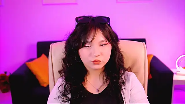 Snapshot of HanaWise chatting on March 10, 4:28 am HanaWise online show from March 10, 4:28 am