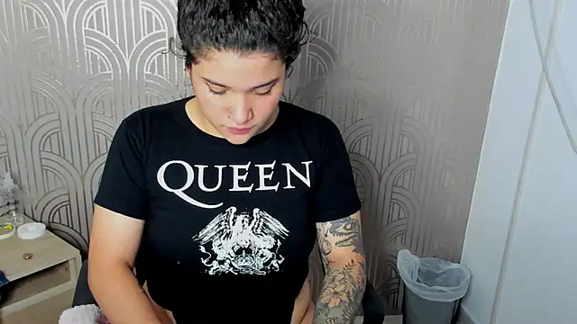 Snapshot of BloodyMaary_ chatting on February 25, 3:27 pm BloodyMaary online show from February 25, 3:27 pm