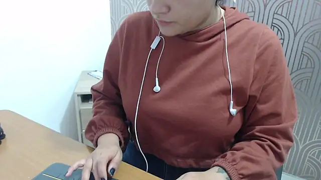 Snapshot of BloodyMaary_ chatting on February 27, 12:13 pm BloodyMaary online show from February 27, 12:13 pm