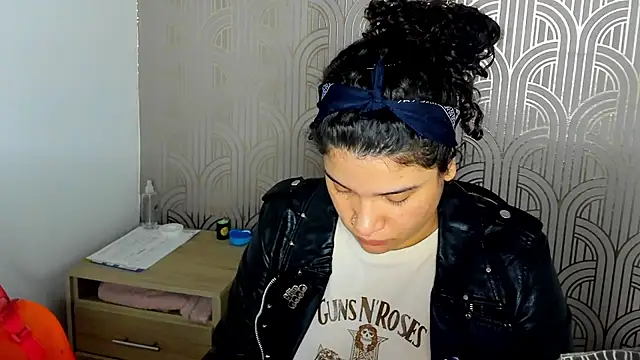 Snapshot of BloodyMaary_ chatting on March 5, 11:49 am BloodyMaary online show from March 5, 11:49 am