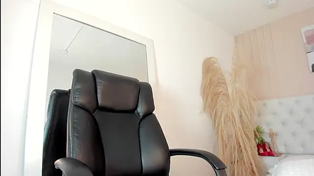 CHANELL 11INCHES online show from March 19, 11:03 pm