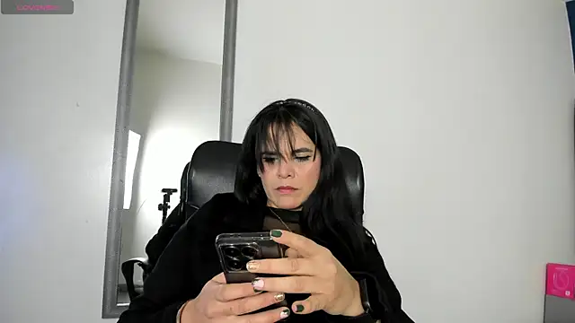 laura hotties online show from January 19, 1:04 pm