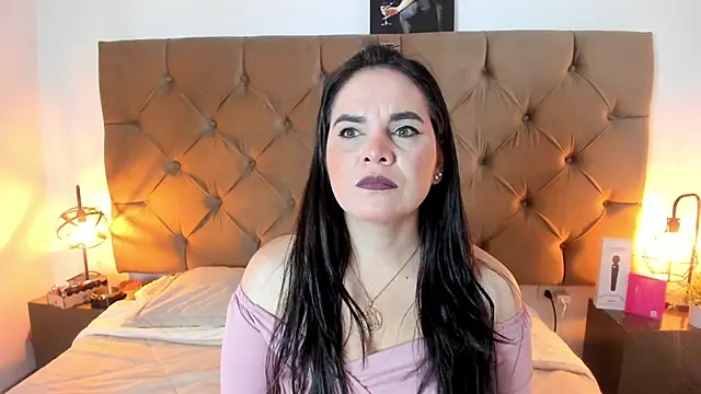 laura hotties online show from March 31, 1:22 pm