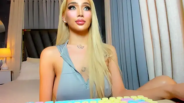 KylieSonique online show from May 12, 2:19 am