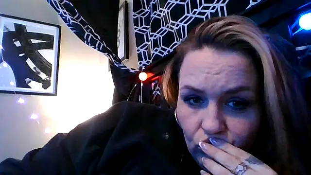 Snapshot of RubyRose33 chatting on March 19, 6:17 am RubyRose33 online show from March 19, 6:17 am