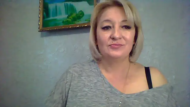 Snapshot of ArielXLoveresss chatting on October 31, 8:15 am ArielXLoveresss online show from October 31, 8:15 am