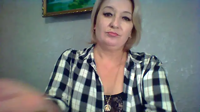 Snapshot of ArielXLoveresss chatting on November 25, 8:36 am ArielXLoveresss online show from November 25, 8:36 am