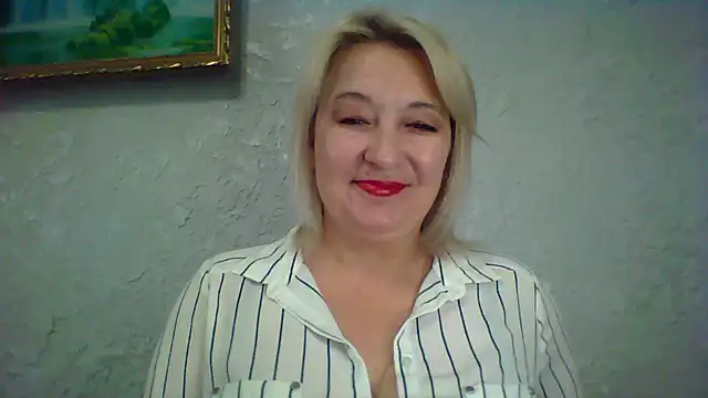 Snapshot of ArielXLoveresss chatting on June 1, 8:27 am ArielXLoveresss online show from June 1, 8:27 am