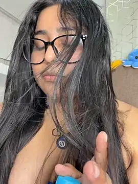 Snapshot of virginbrunette99 chatting on June 5, 7:03 am virginbrunette99 online show from June 5, 7:03 am