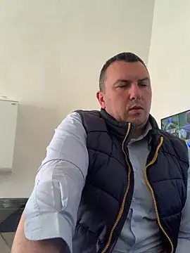 Snapshot of Mike8523 chatting on April 21, 9:37 am Mike8523 online show from April 21, 9:37 am