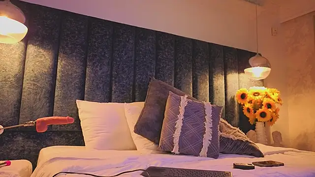 Ariannaa Suarez1 online show from April 4, 8:06 pm