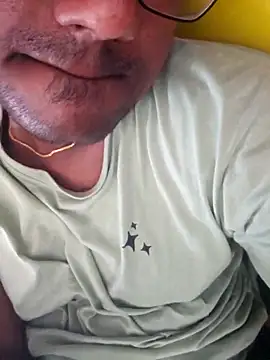 Snapshot of wildfun_ chatting on October 25, 8:33 am wildfun online show from October 25, 8:33 am