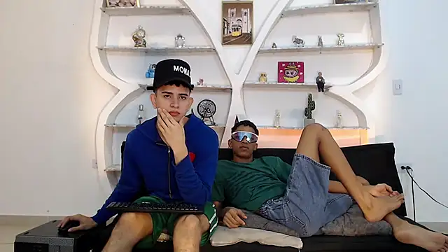 KING OFF BOYS online show from December 4, 1:20 pm