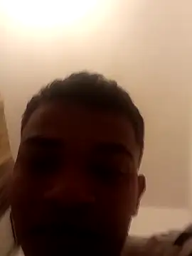 Snapshot of yerson20hot chatting on February 25, 6:36 am yerson20hot online show from February 25, 6:36 am