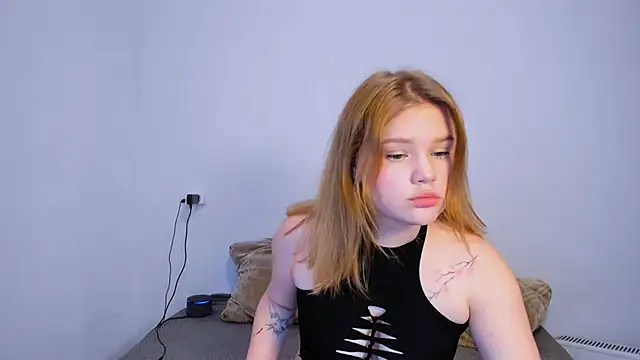 LaseyMoon online show from November 2, 6:05 am