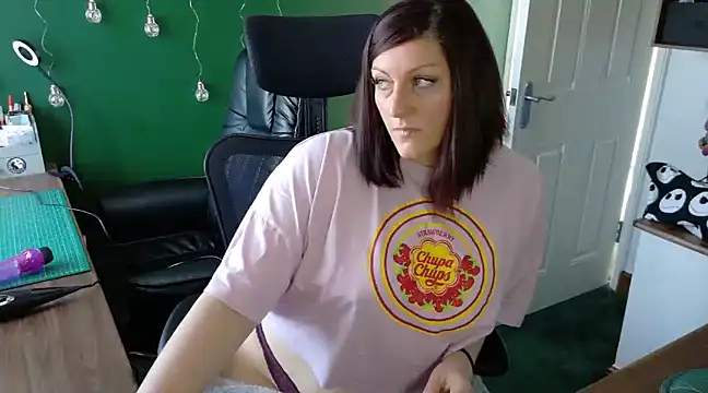 Snapshot of CurvyNolaMILFx chatting on March 13, 10:47 am CurvyNolaMILFx online show from March 13, 10:47 am