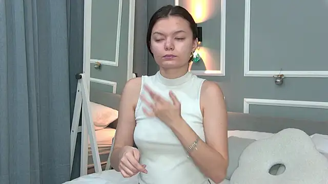 AsterQuinn online show from January 10, 3:25 pm